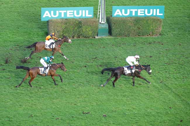 Photo d'arrivée de la course pmu PRIX RIVOLI à AUTEUIL le Dimanche 2 mars 2025