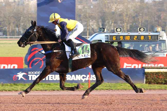 Photo d'arrivée de la course pmu PRIX DE TINCHEBRAY à CAEN le Lundi 3 mars 2025