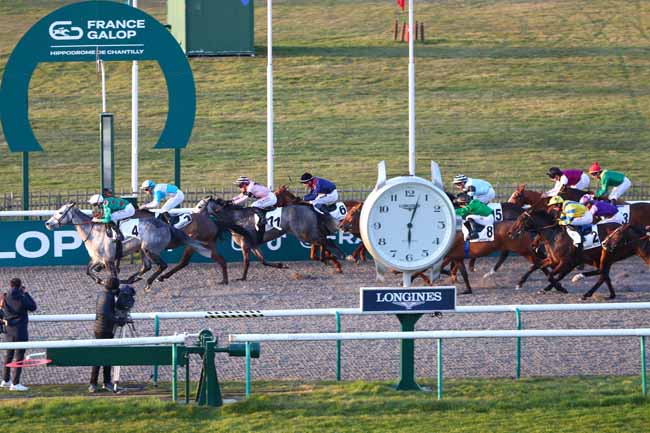 Photo d'arrivée de la course pmu PRIX DES PISTES à CHANTILLY le Mardi 4 mars 2025