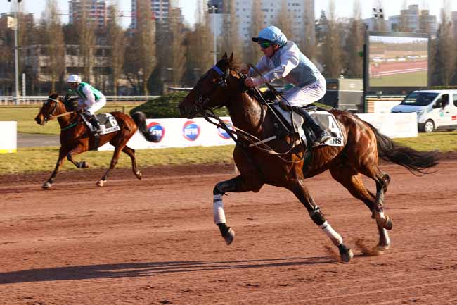 Photo d'arrivée de la course pmu PRIX DU POLE DE LA LICORNE (PRIX KING BLACK) à AMIENS le Mercredi 5 mars 2025
