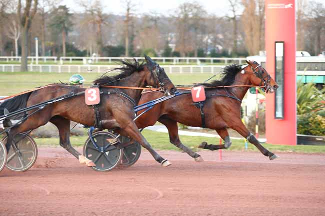 Photo d'arrivée de la course pmu PRIX DE NOIRMOUTIER à ENGHIEN le Vendredi 7 mars 2025