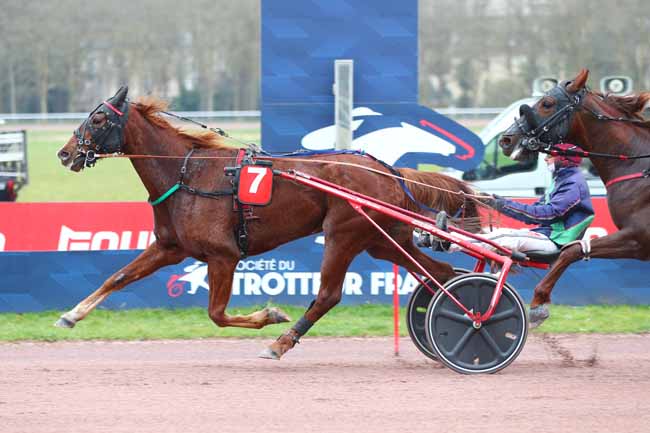Photo d'arrivée de la course pmu PRIX DE FRENOUVILLE à CAEN le Lundi 10 mars 2025