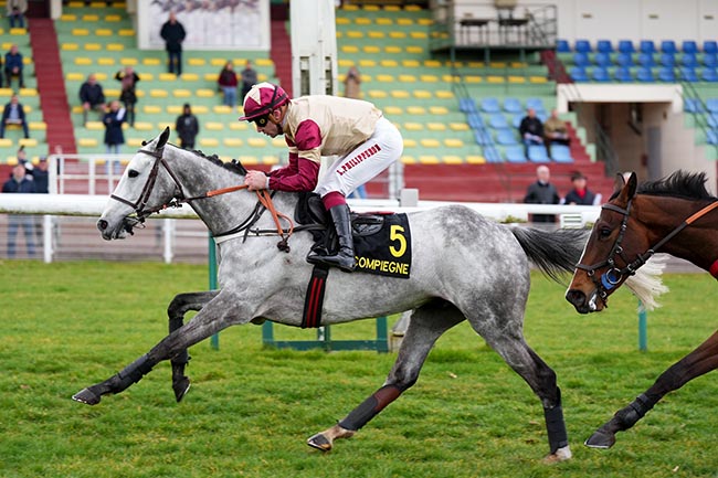 Photo d'arrivée de la course pmu PRIX GASTON DE LA MOTTE à COMPIEGNE le Mercredi 12 mars 2025