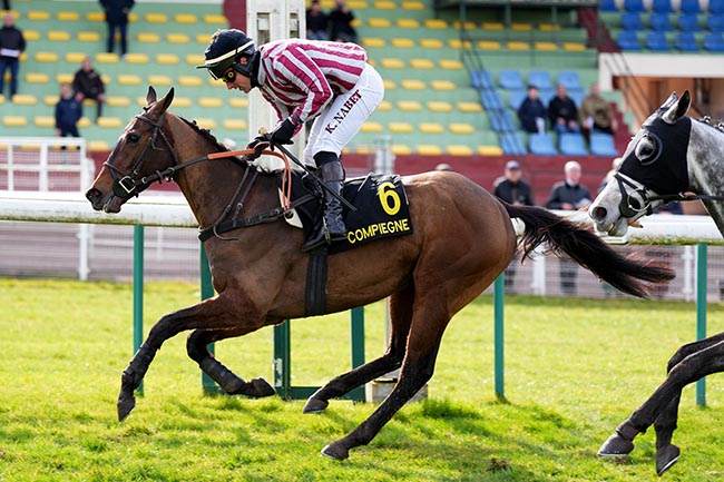 Photo d'arrivée de la course pmu PRIX SOLITAIRE à COMPIEGNE le Mercredi 12 mars 2025