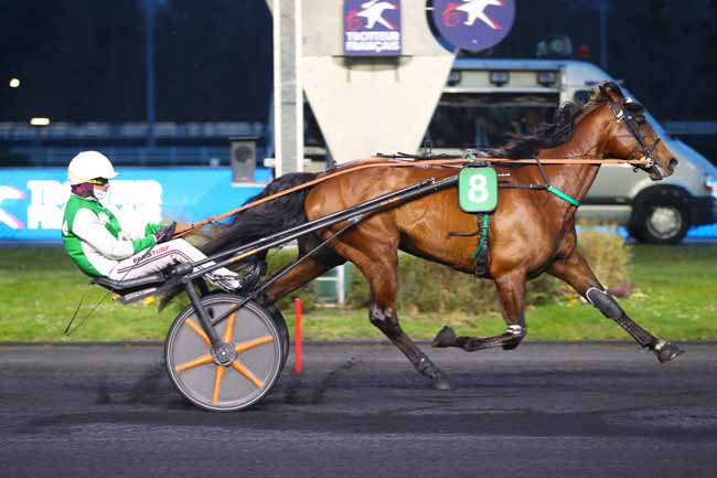 Photo d'arrivée de la course pmu PRIX CANOPUS à PARIS-VINCENNES le Vendredi 21 mars 2025