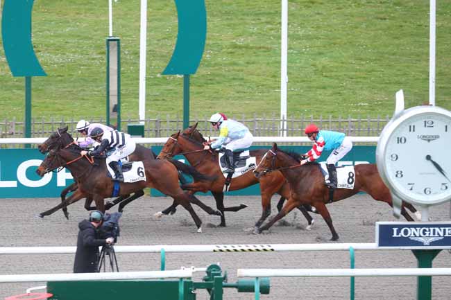 Photo d'arrivée de la course pmu PRIX TALWEG à CHANTILLY le Lundi 24 mars 2025