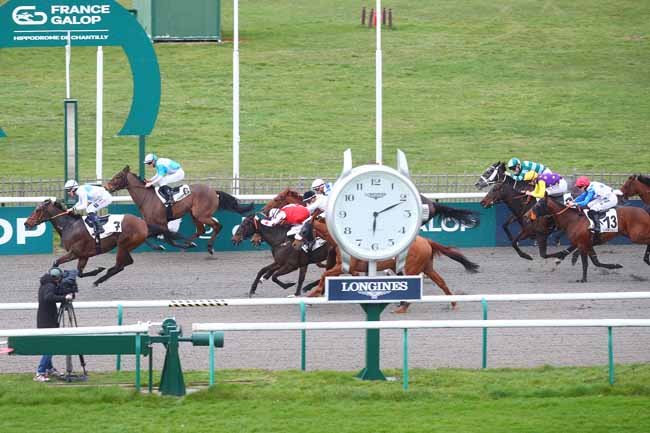 Photo d'arrivée de la course pmu PRIX DE LA RUE DE LA FAISANDERIE à CHANTILLY le Lundi 24 mars 2025