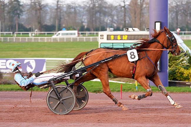Photo d'arrivée de la course pmu PRIX DU PONT D'IENA à ENGHIEN le Mardi 25 mars 2025