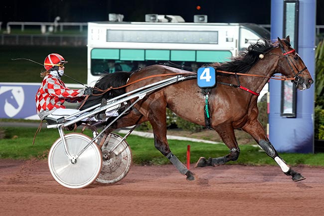 Photo d'arrivée de la course pmu PRIX DE SAINT-CLEMENT à ENGHIEN le Mardi 25 mars 2025