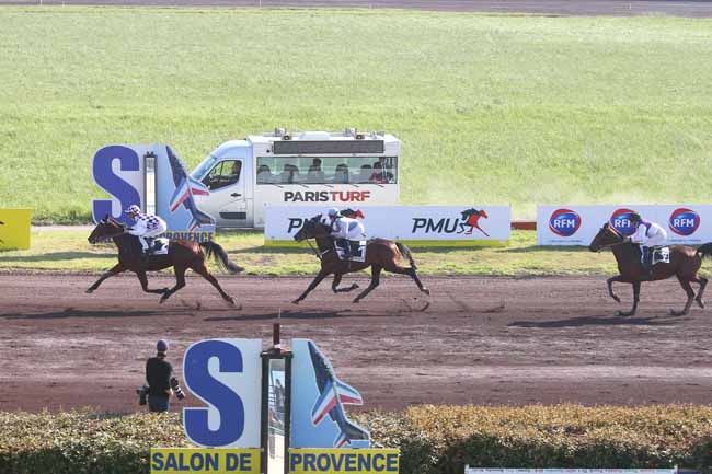 Photo d'arrivée de la course pmu PRIX DE LA METROPOLE PROVENCE à SALON DE PROVENCE le Mercredi 26 mars 2025