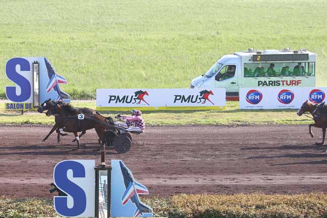 Photo d'arrivée de la course pmu PRIX DE LA REGION SUD PACA à SALON DE PROVENCE le Mercredi 26 mars 2025