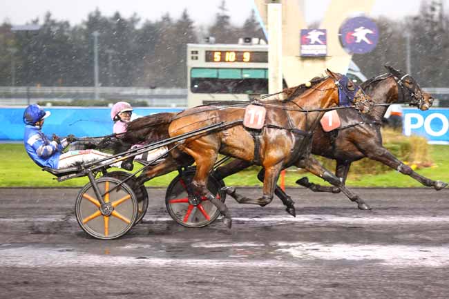 Photo d'arrivée de la course pmu PRIX PENTHESILEA à PARIS-VINCENNES le Vendredi 28 mars 2025