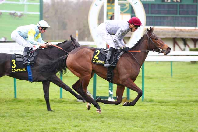 Photo d'arrivée de la course pmu PRIX ATALANTE à COMPIEGNE le Vendredi 28 mars 2025