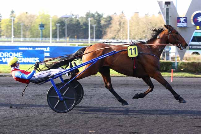 Photo d'arrivée de la course pmu PRIX CEPHENS à PARIS-VINCENNES le Vendredi 4 avril 2025