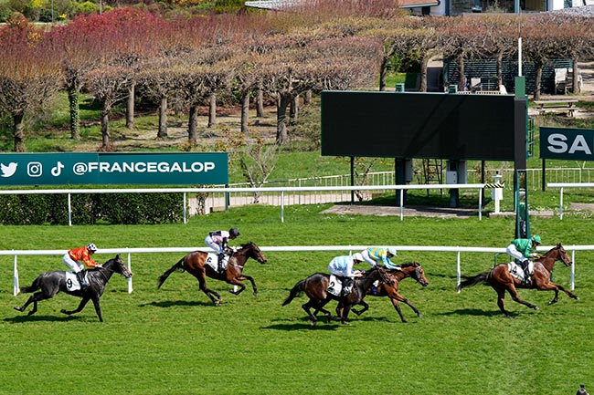 Photo d'arrivée de la course pmu PRIX DE LA MARCHE à SAINT CLOUD le Vendredi 4 avril 2025