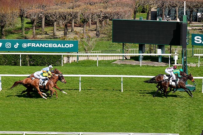 Photo d'arrivée de la course pmu PRIX PENTHESILEE - TROPHEE STUDIO HARCOURT à SAINT CLOUD le Vendredi 4 avril 2025
