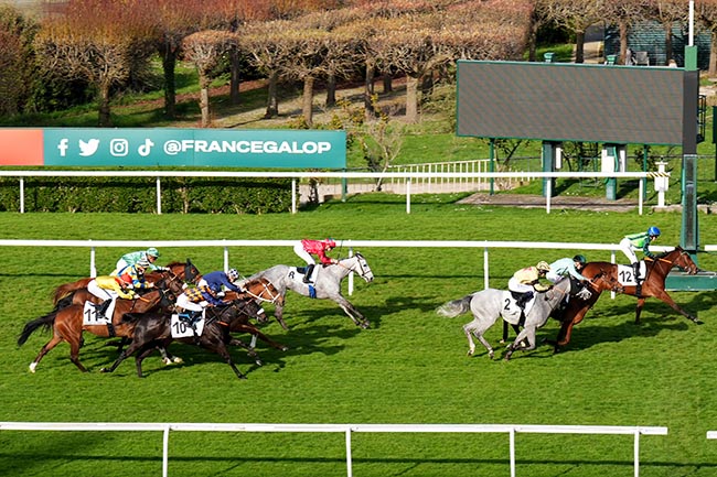Photo d'arrivée de la course pmu PRIX DE LA VILLA EUGENIE à SAINT CLOUD le Vendredi 4 avril 2025