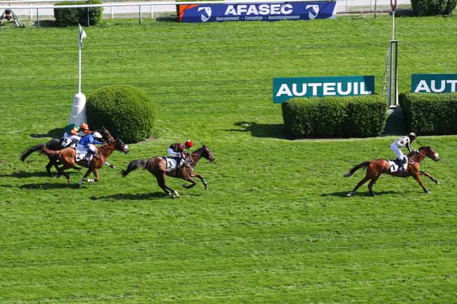 Photo d'arrivée de la course pmu PRIX WILLIAM ET ALEC HEAD à AUTEUIL le Jeudi 10 avril 2025