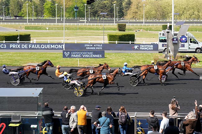 Photo d'arrivée de la course pmu PRIX DE FAULQUEMONT à PARIS-VINCENNES le Samedi 12 avril 2025