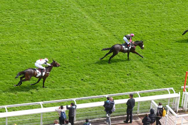 Photo d'arrivée de la course pmu PRIX OTEUIL SF à AUTEUIL le Mardi 15 avril 2025