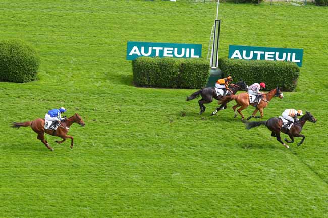 Photo d'arrivée de la course pmu PRIX ANDRE GIRARD à AUTEUIL le Mardi 15 avril 2025