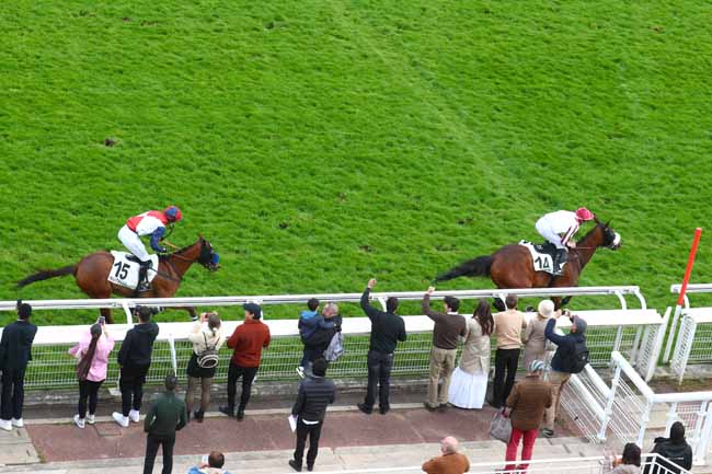 Photo d'arrivée de la course pmu PRIX DES GENETS à AUTEUIL le Mardi 15 avril 2025