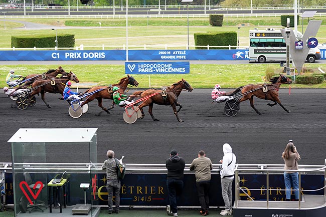 Photo d'arrivée de la course pmu PRIX DORIS à PARIS-VINCENNES le Mardi 15 avril 2025