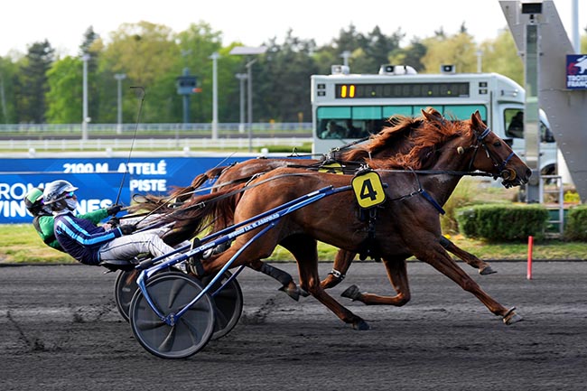 Photo d'arrivée de la course pmu PRIX CLORINDE à PARIS-VINCENNES le Mardi 15 avril 2025