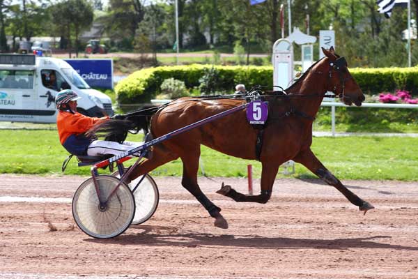 Photo d'arrivée de la course pmu PRIX ANDRE FRIQUET à PONTCHATEAU le Mercredi 16 avril 2025