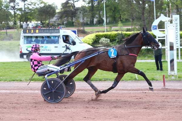 Photo d'arrivée de la course pmu PRIX LE JOCKEY DAMGAN à PONTCHATEAU le Mercredi 16 avril 2025