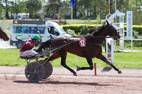 Photo d'arrivée de la course pmu PRIX DES COURSES DE ROSTRENEN à PONTCHATEAU le Mercredi 16 avril 2025