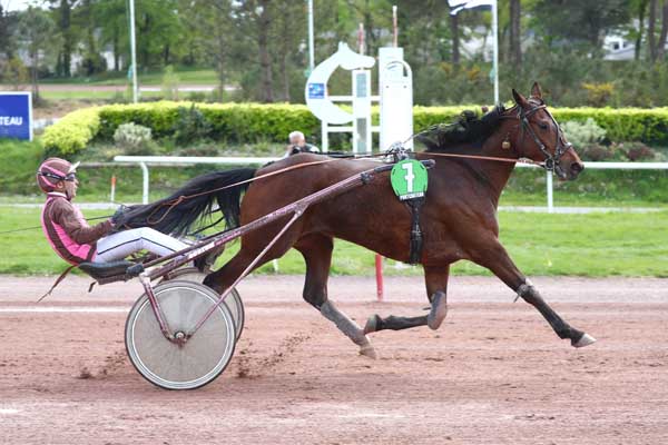 Photo d'arrivée de la course pmu PRIX R.C.A à PONTCHATEAU le Mercredi 16 avril 2025