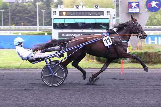 Photo d'arrivée de la course pmu PRIX MODESTIA à PARIS-VINCENNES le Mardi 22 avril 2025