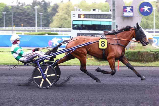 Photo d'arrivée de la course pmu PRIX RENE GAYET à PARIS-VINCENNES le Mardi 22 avril 2025