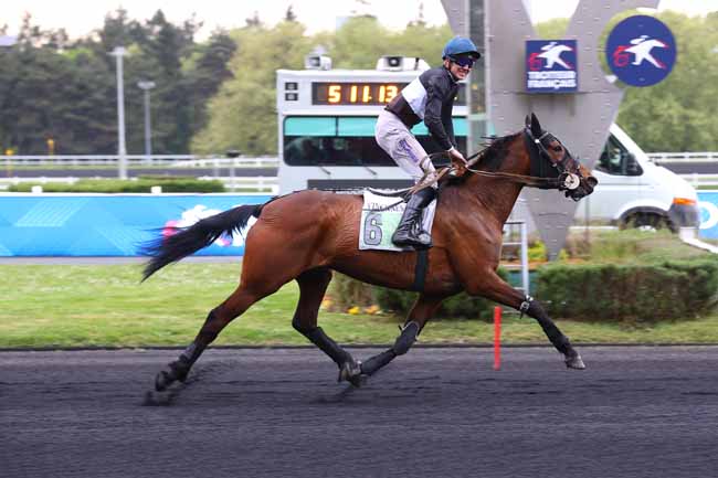 Photo d'arrivée de la course pmu PRIX MIRIAM à PARIS-VINCENNES le Mardi 22 avril 2025