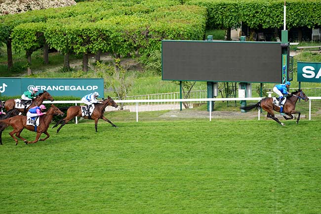 Photo d'arrivée de la course pmu PRIX BUCKSKIN à SAINT CLOUD le Jeudi 1 mai 2025