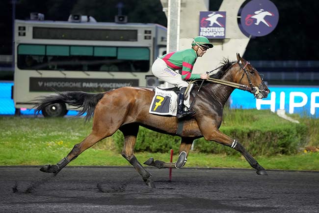 Photo d'arrivée de la course pmu PRIX ALIOTH à PARIS-VINCENNES le Vendredi 2 mai 2025