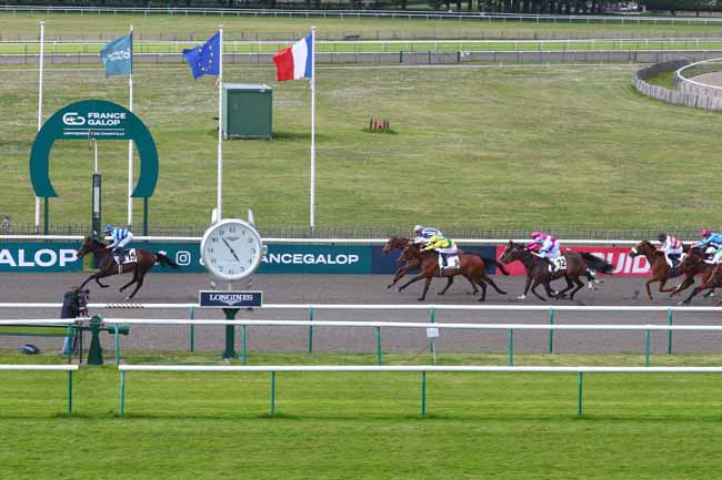 Photo d'arrivée de la course pmu PRIX DE LA PIERRE TOURNANTE à CHANTILLY le Mardi 6 mai 2025