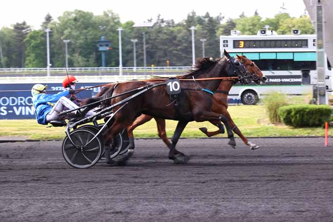 Photo d'arrivée de la course pmu PRIX AMBROSIA à PARIS-VINCENNES le Mardi 6 mai 2025